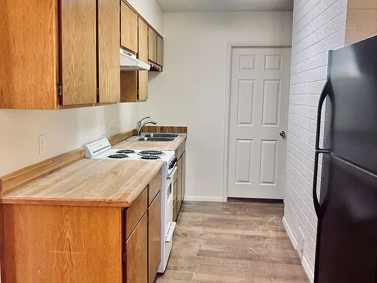 903 Green Ln — Photo 15
