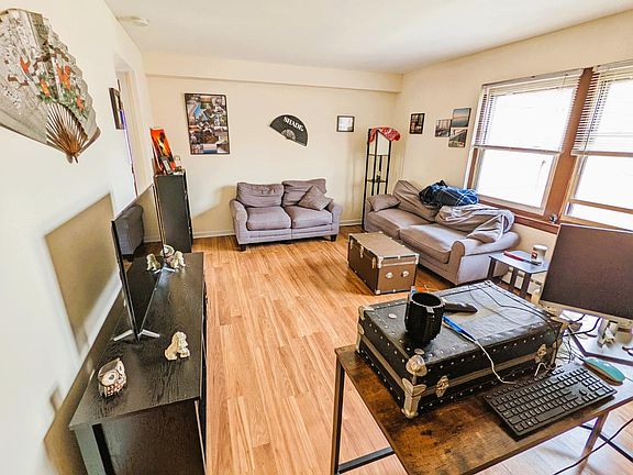 3rd image of 2100 W Farragut Ave #2F-19