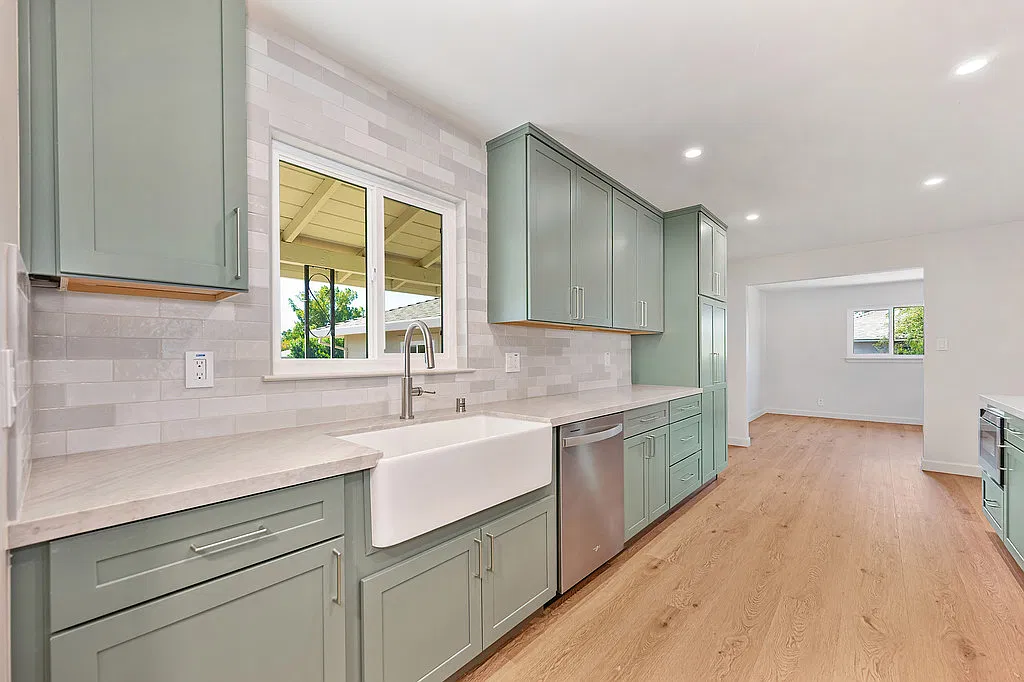 3 bed, 1344 sqft, $3,200 — Photo 3