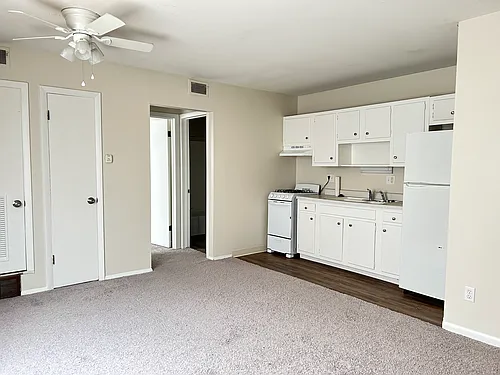2157 Summit St Photo 1