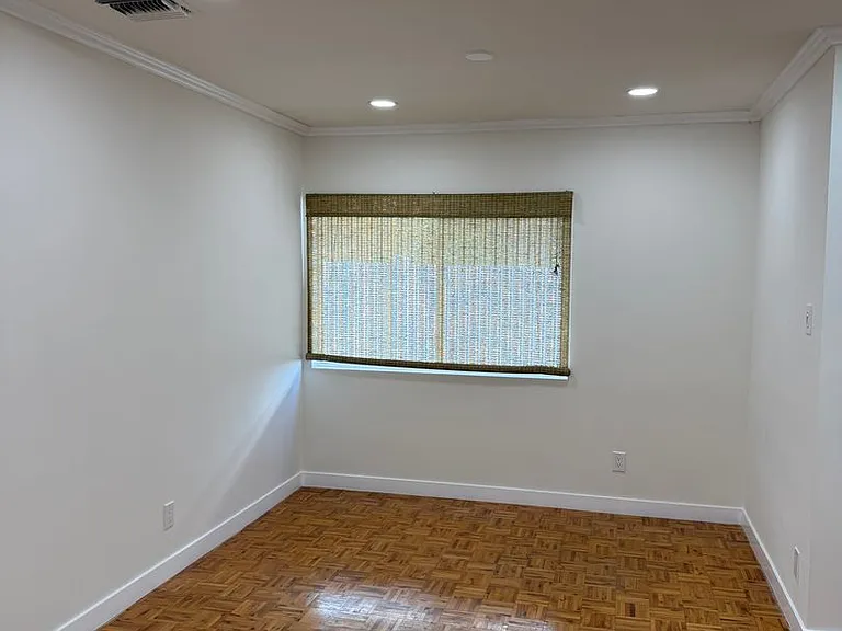 2523 S Bentley Ave — Photo 13