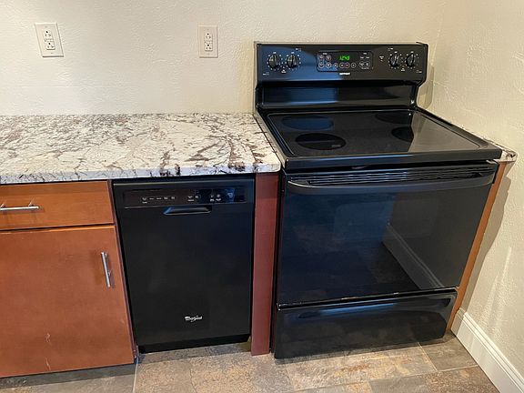4th image of 837 Highview St #3