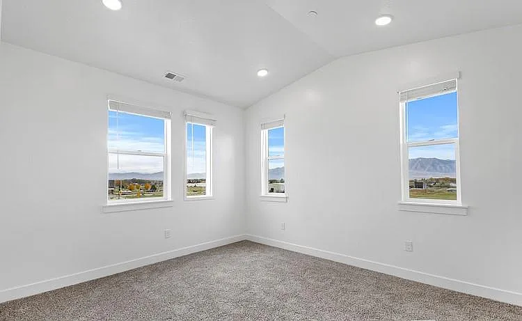 536 N 130 E #204 — Photo 10