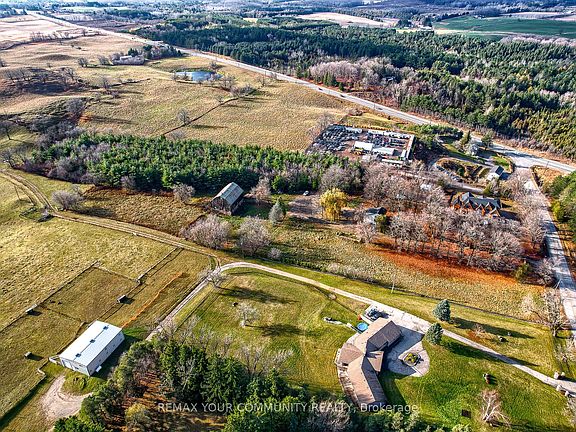 3rd image of 20364 Saint Andrews Rd