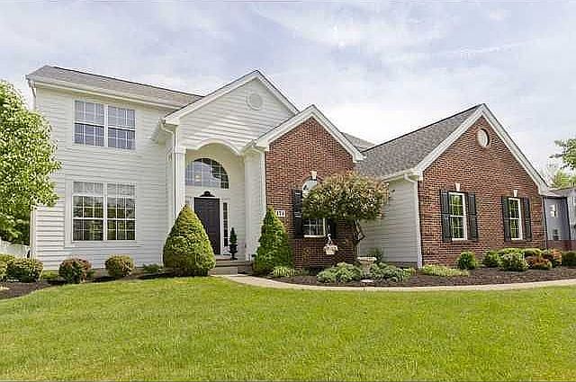 1st image of 174 Oakwood Ct