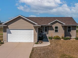 4586 Creekview Trl, Palo, IA 52324