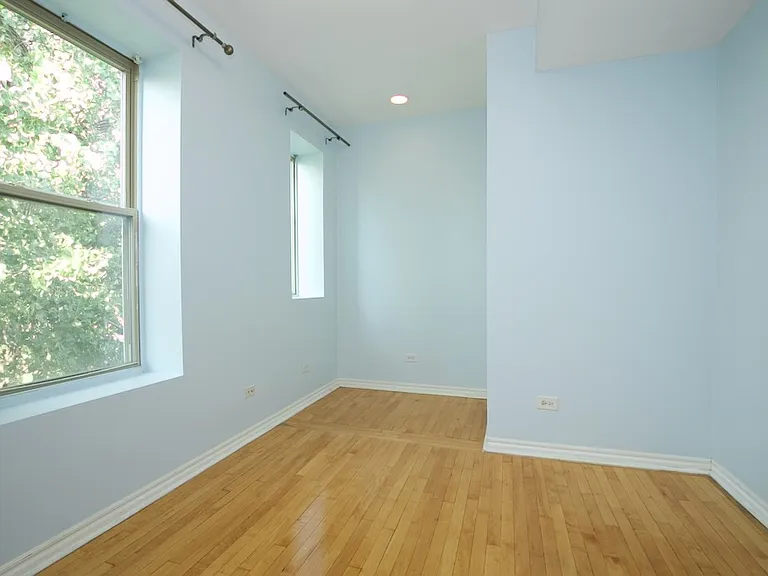 2537 N Kildare Ave #M06R — Photo 16