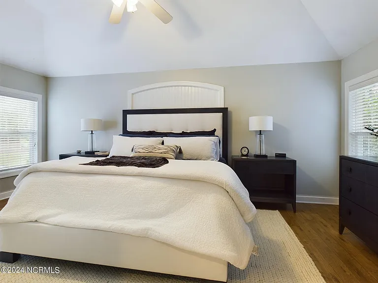 4 McQueen Pl — Photo 19