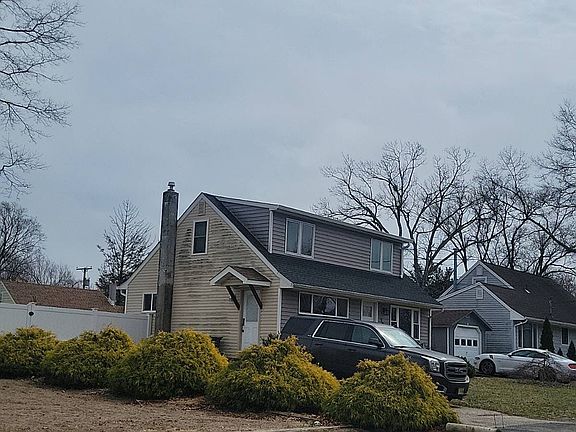 3rd image of 109 Roosevelt Dr