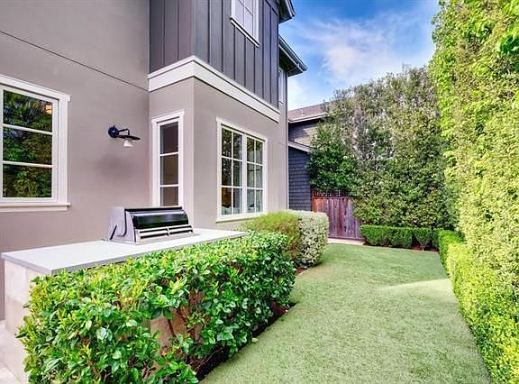 4th image of 733 Fremont St