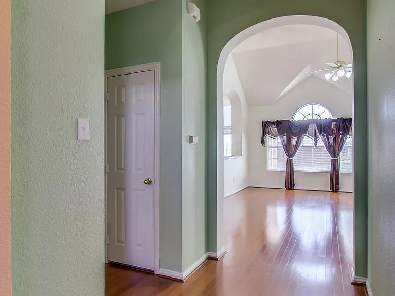 1344 Wentworth Dr — Photo 10