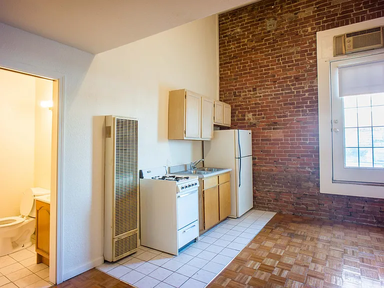 902 J St #3 — Photo 1