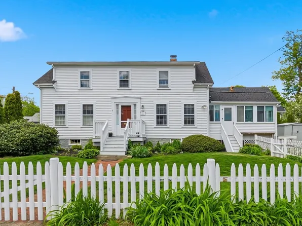 9 Mount Vernon St, Marblehead, MA 01945