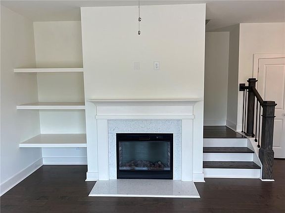 3rd image of 5852 Greystone Dr