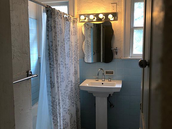 4th image of 529 Fulton Ave