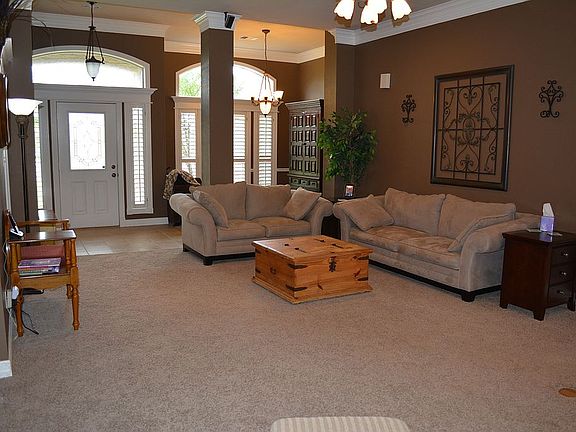 4th image of 302 Stoney Hills Ct
