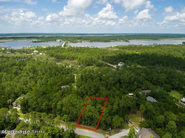 15 Holly Point Dr, Pass Christian, MS 39571