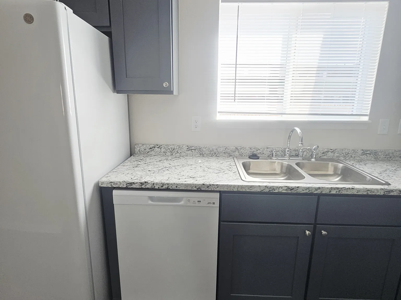 2 bed, 1.5 bath, 1798 sqft, $2,250 — Photo 3