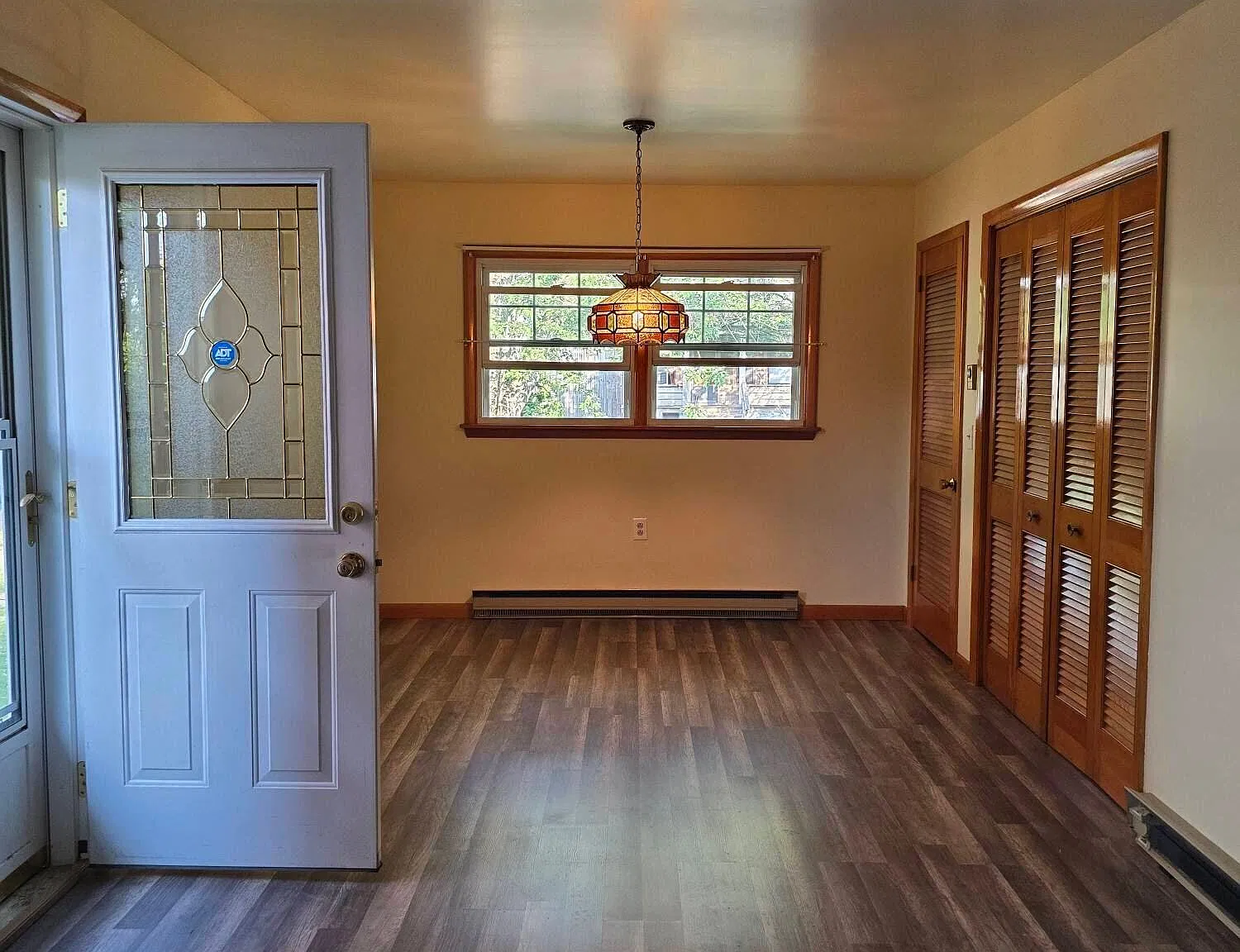 3 bed, 1.0 bath, 1300 sqft, $1,800 — Photo 3