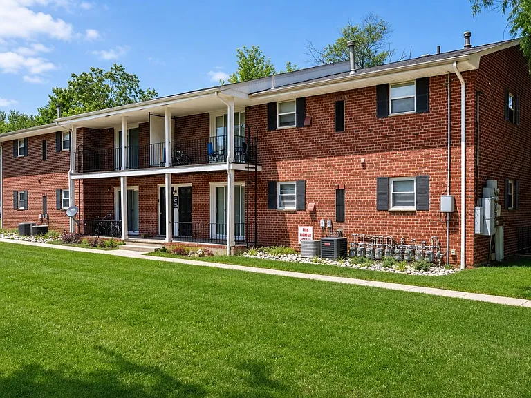 Post and Coach Apartment Homes — Photo 12