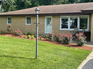 1056 Green Acres Ln, Springfield, IL 62707