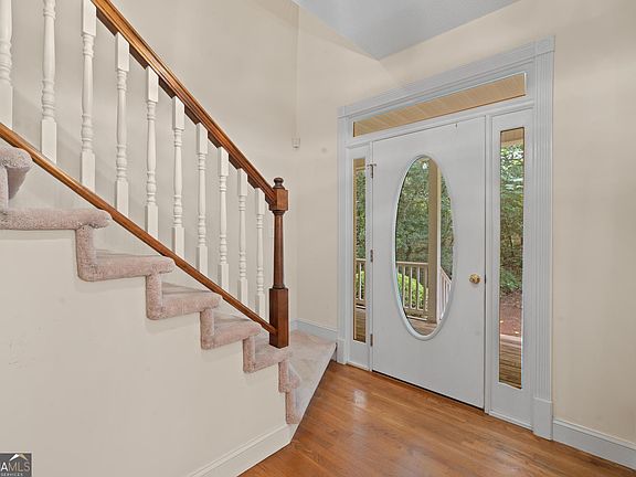 3rd image of 285 Hillview Rd