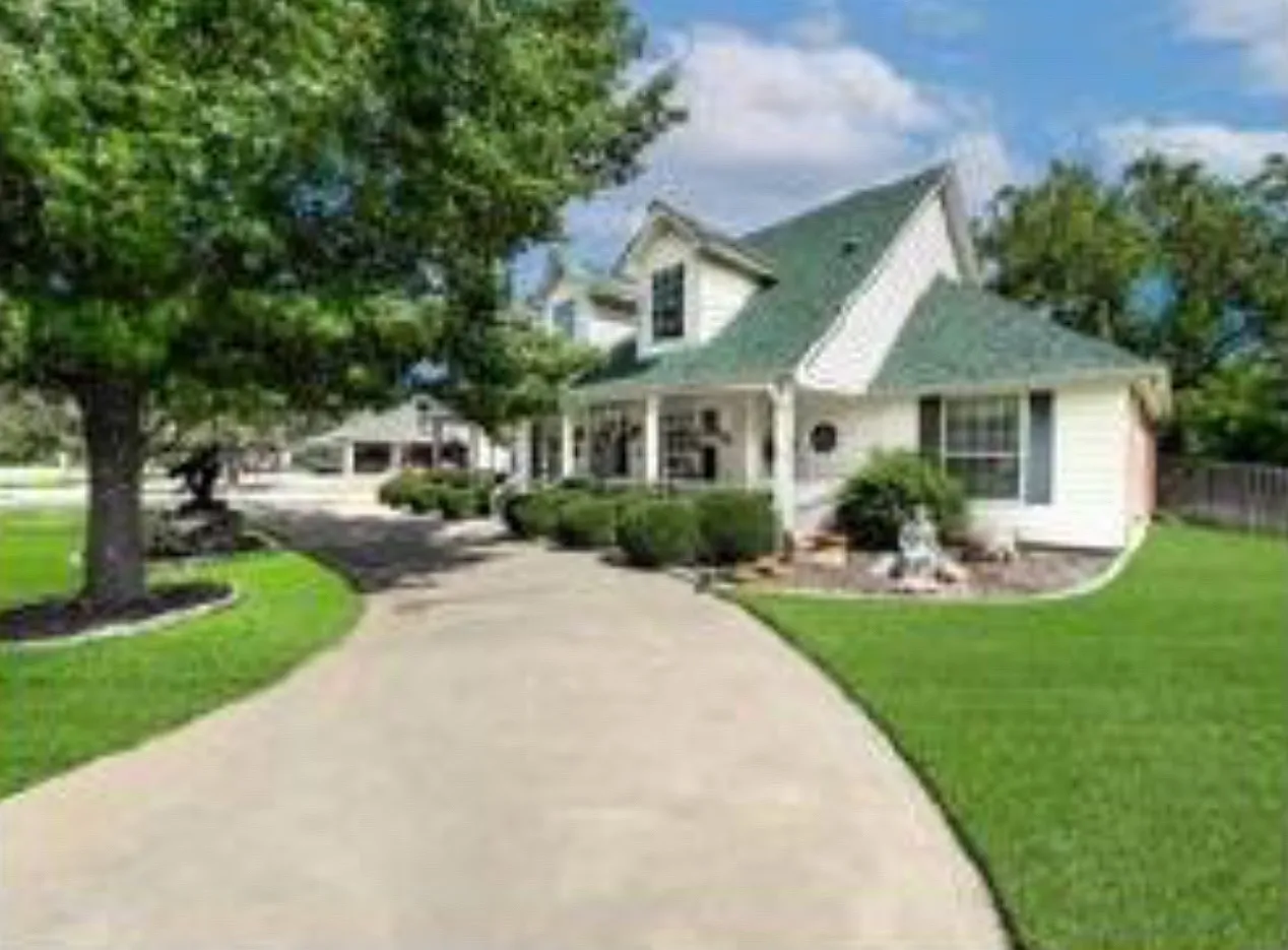 5010 W Wedgefield Rd — Photo 2