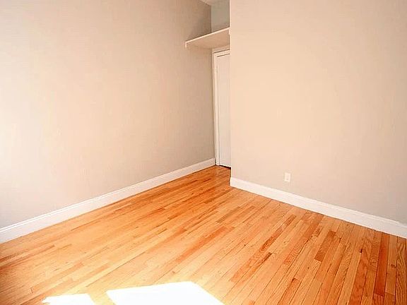 2nd image of 620 E 11th St APT 16
