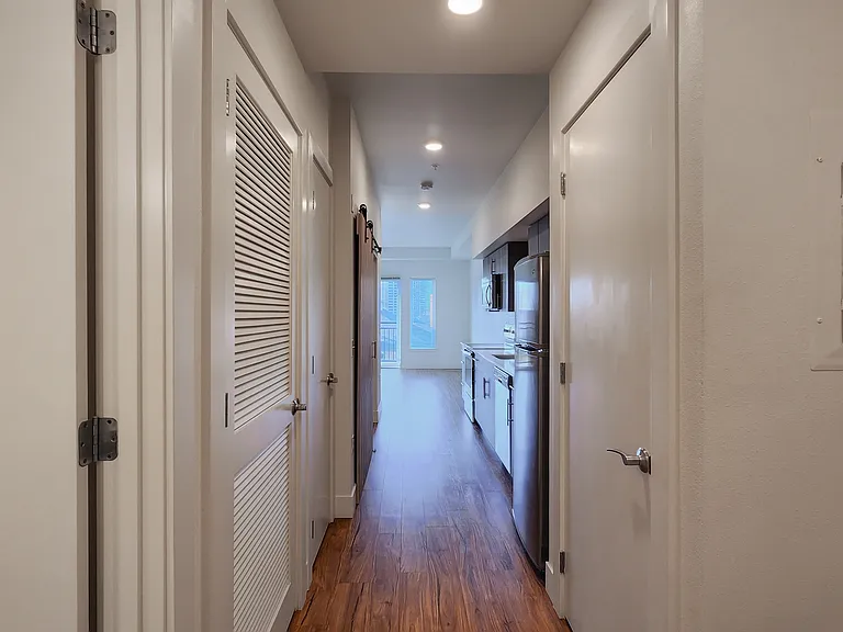 Dunn Motors Apartments — Photo 42