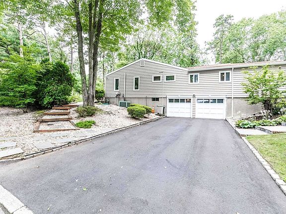 2nd image of 50 McCulloch Dr