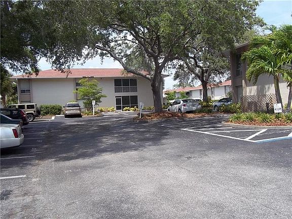 3rd image of 2121 Wood St #228