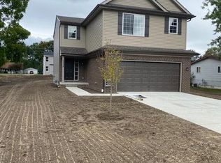 21600 Elmway Dr, Clinton Township, MI