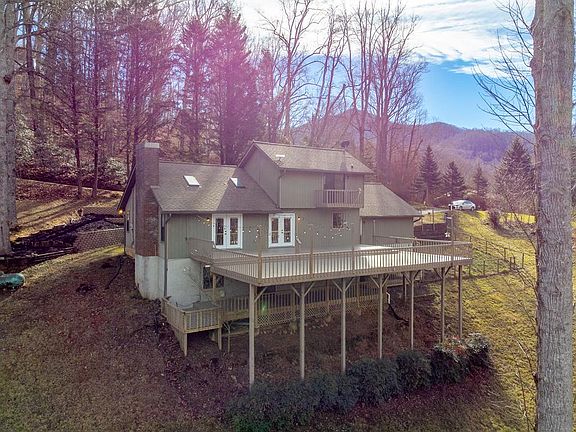 2nd image of 66 Woodcrest Cir