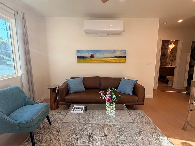 5061 Haskell Ave #GUESTHOUSE — Photo 4