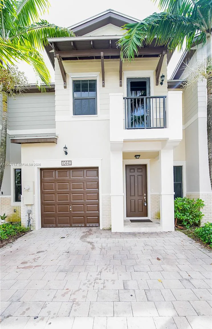 Doral Cay — Photo 1