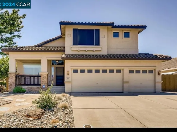1022 Elk Hills Dr, Galt, CA 95632