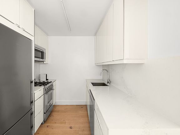 3rd image of 207 E 74th St APT 2B