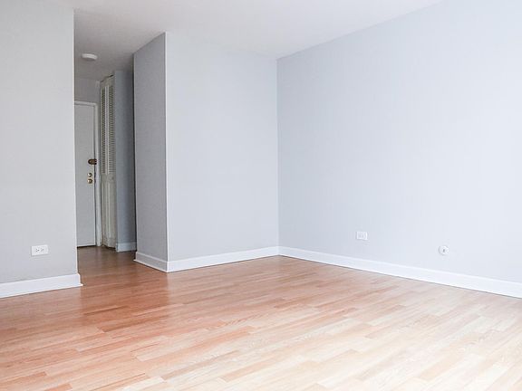 4th image of 534 W Wellington Ave APT 407