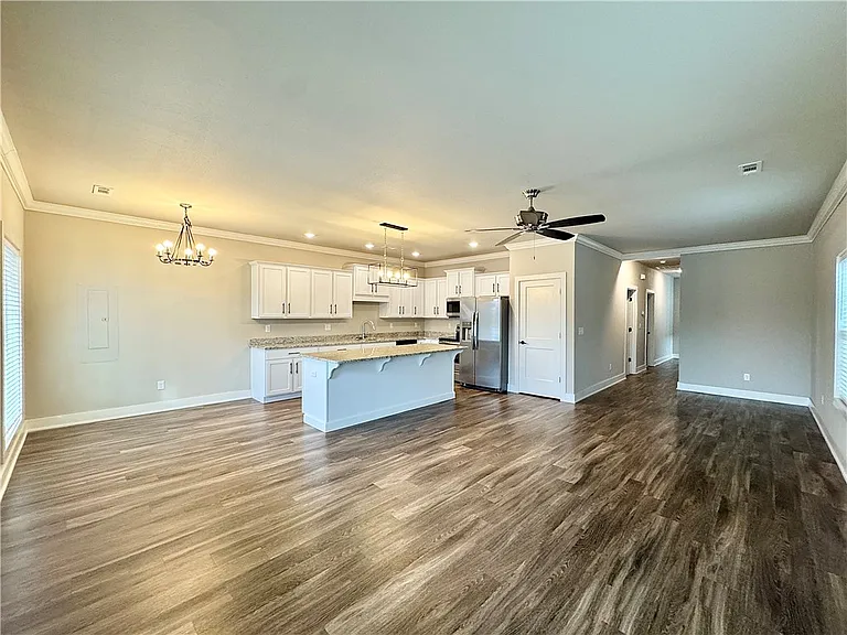 1011 NE Heights Ln — Photo 6