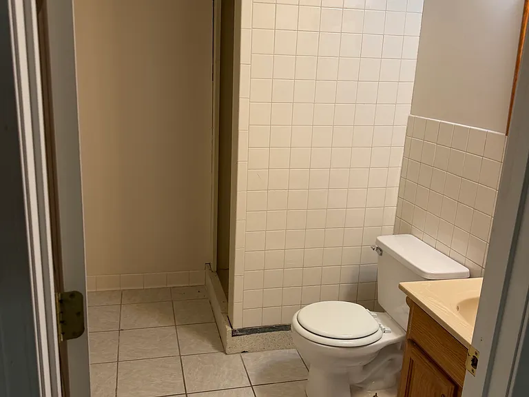 1011 Aaron Dr — Photo 2