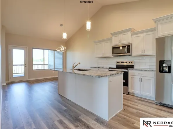 2824 Kings Corner Dr, Lincoln, NE 68516
