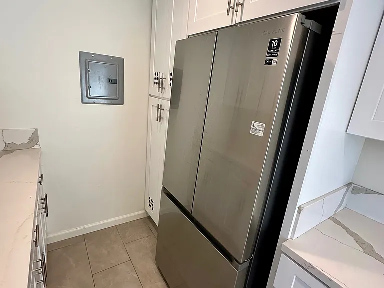 8347 Blackburn Ave #6 — Photo 11
