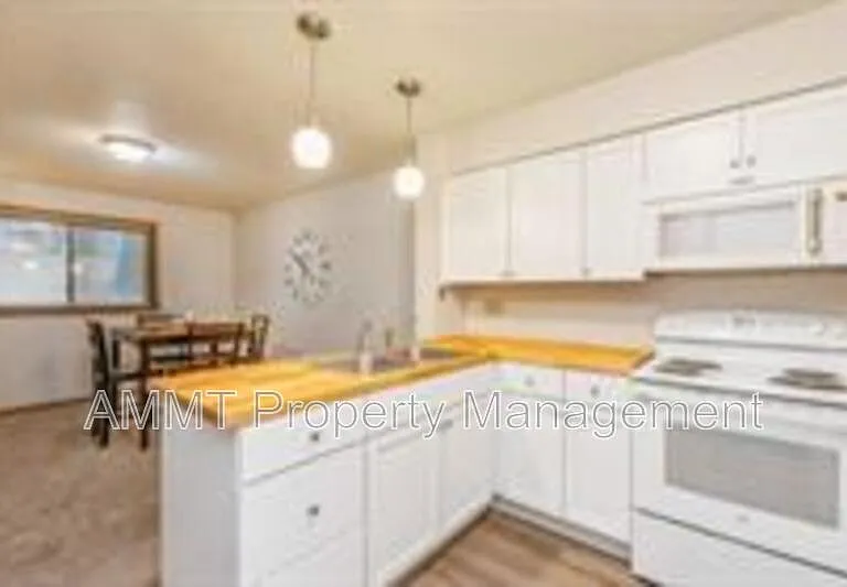 740 Westwinds Dr #2 — Photo 1