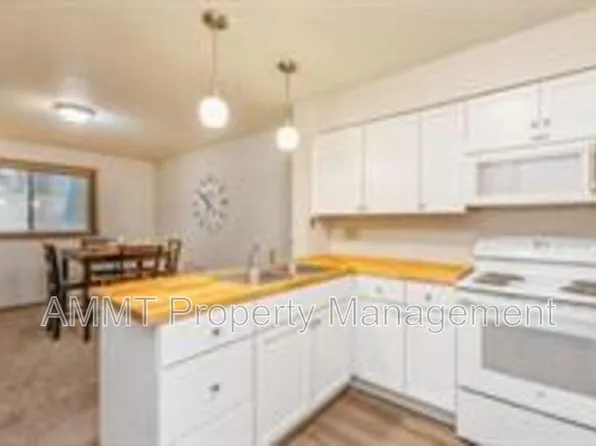 740 Westwinds Dr APT 2, Iowa City, IA 52246
