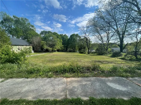 807 W Main St, Walhalla, SC 29691