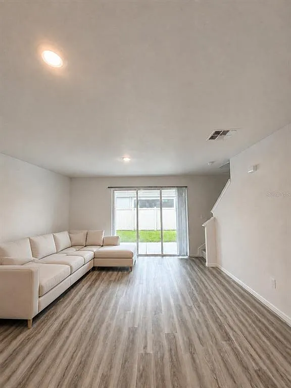 3 bed, 2.5 bath, 1673 sqft, $2,400 — Photo 4