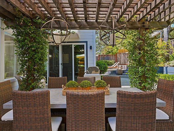 2nd image of 806 Chiles Avenue