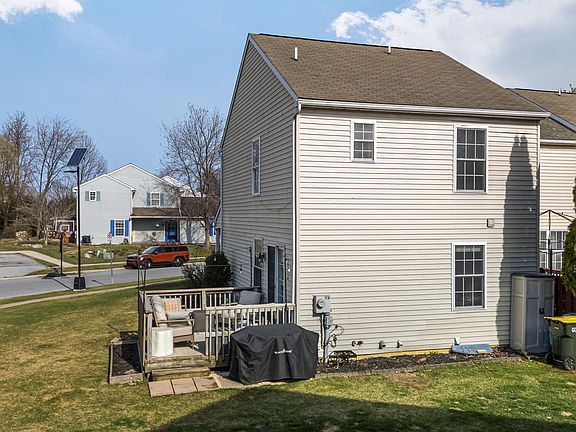 3rd image of 2960 Aster Ln