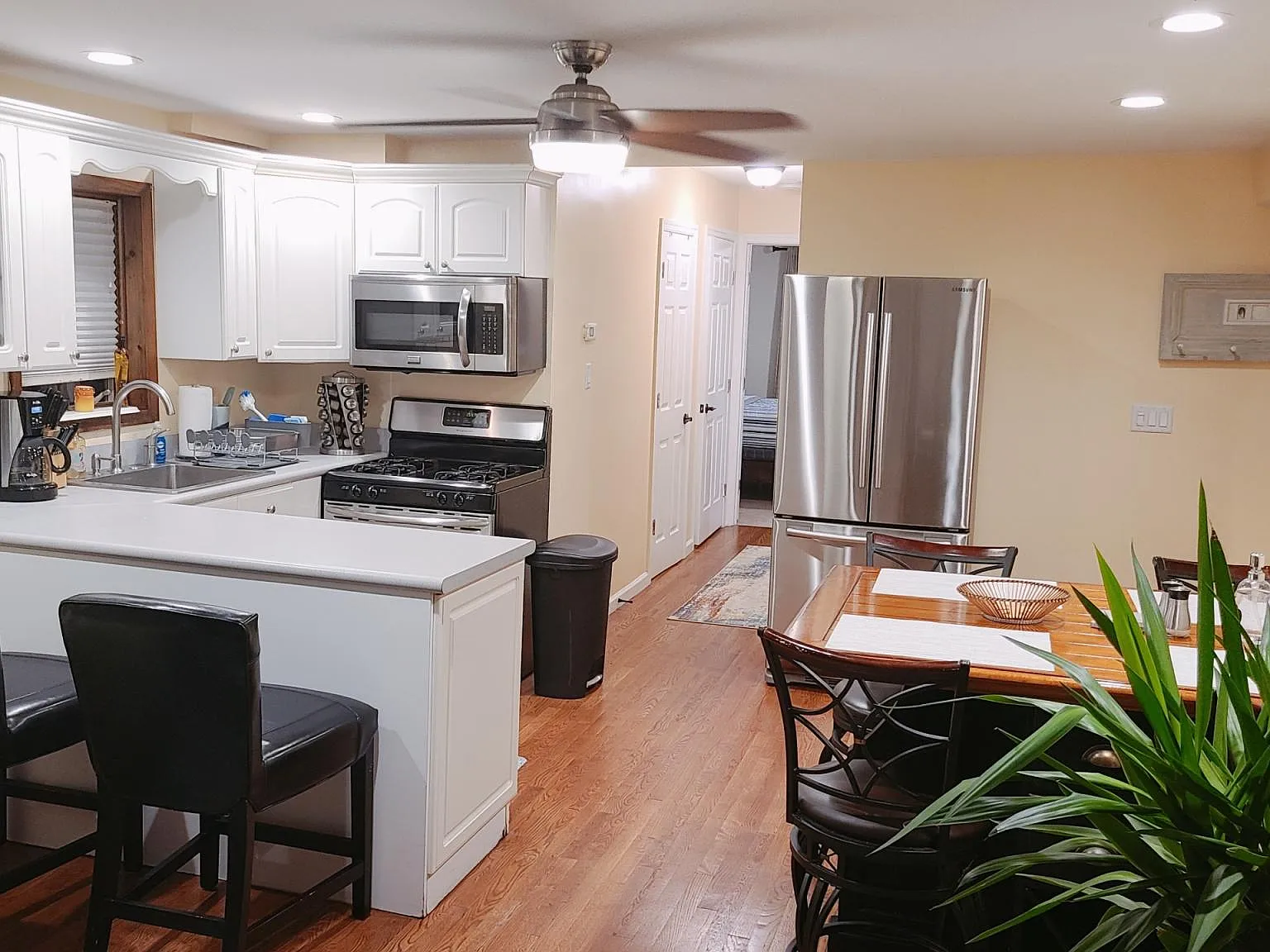 2 bed, 1000 sqft, $2,500 — Photo 1