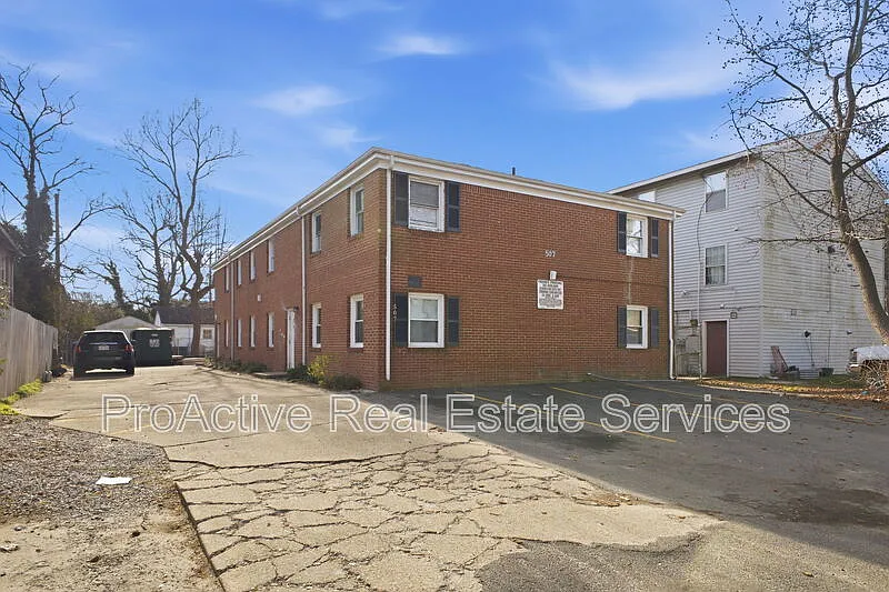 2 bed, 1.0 bath, 800 sqft, $1,525 — Photo 2